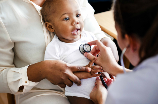 หมอตรวจเด็ก